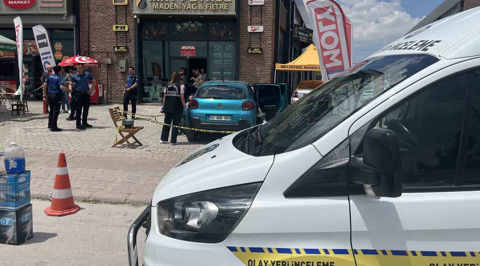 Konya’da kafe kurşunlayan şüpheli aracını bırakarak kaçtı
