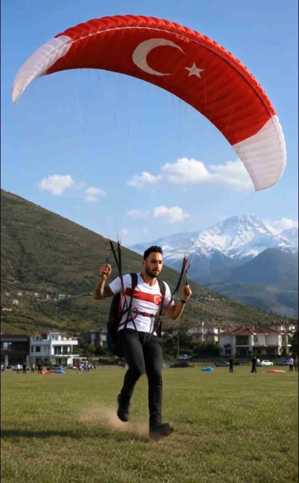 Millilere paraşüt alanında destek Talas Belediyesi’nden
