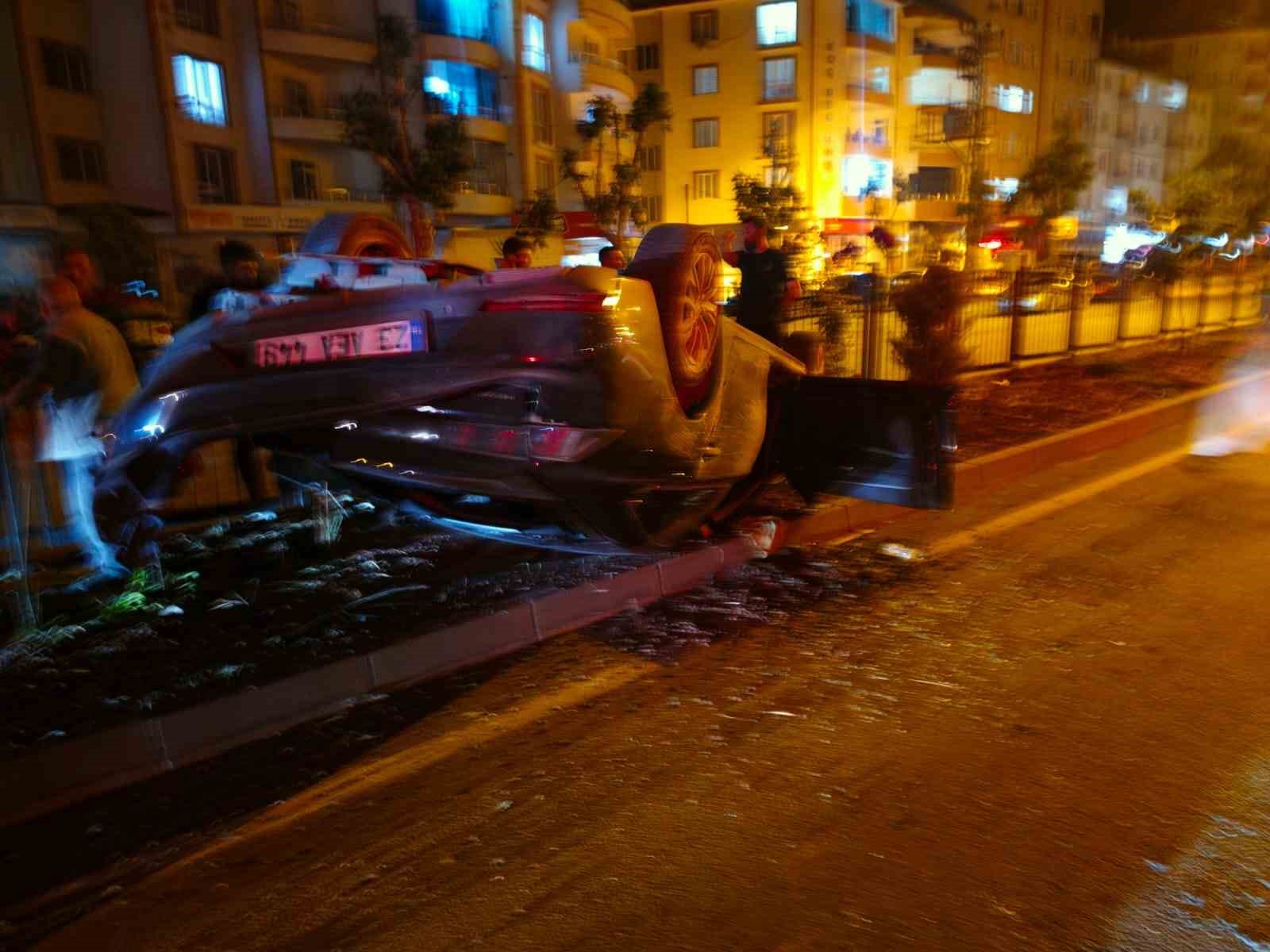 Elazığ’da kamyonet ile otomobil çarpıştı: 5 yaralı
