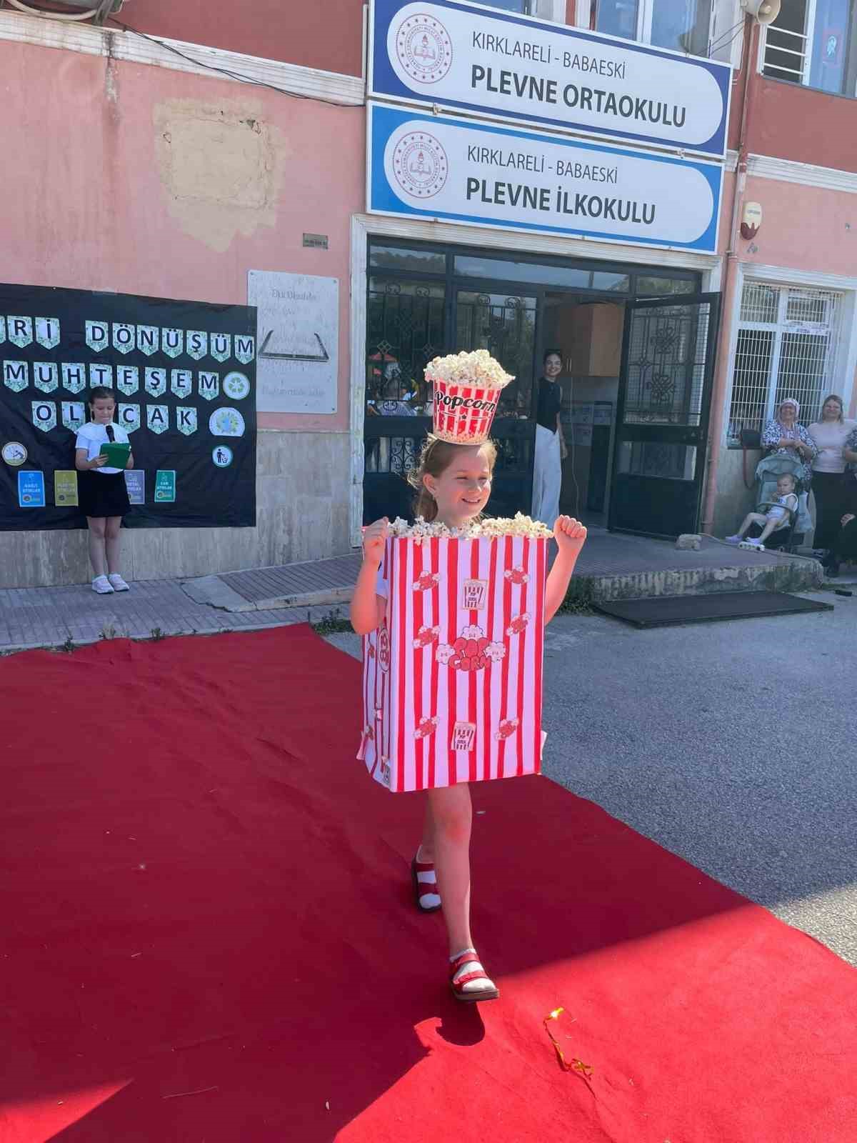 Babaeski’de öğrencilerden atıkları sanata dönüştüren defile
