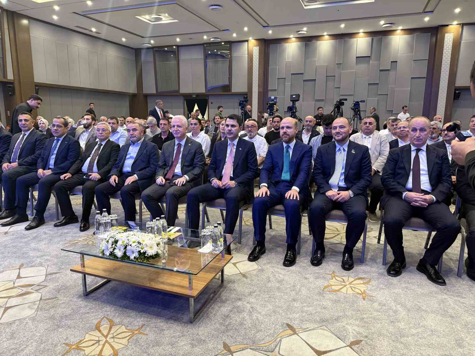 Bakan Kurum: "Yarısı Bizden kampanyası kapsamında İstanbul’un 39 ilçesinde 233 bin konutun dönüşüm süreci devam ediyor"
