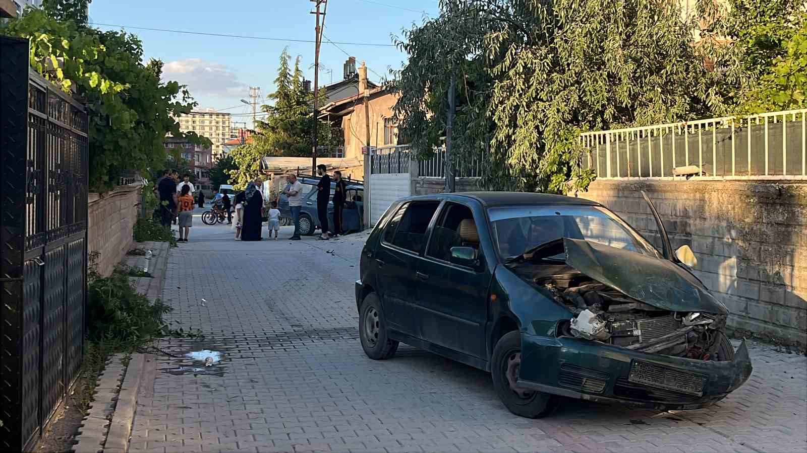 Ehliyetsiz çocuk sürücünün karıştığı kazada 2’si çocuk 5 kişi yaralandı
