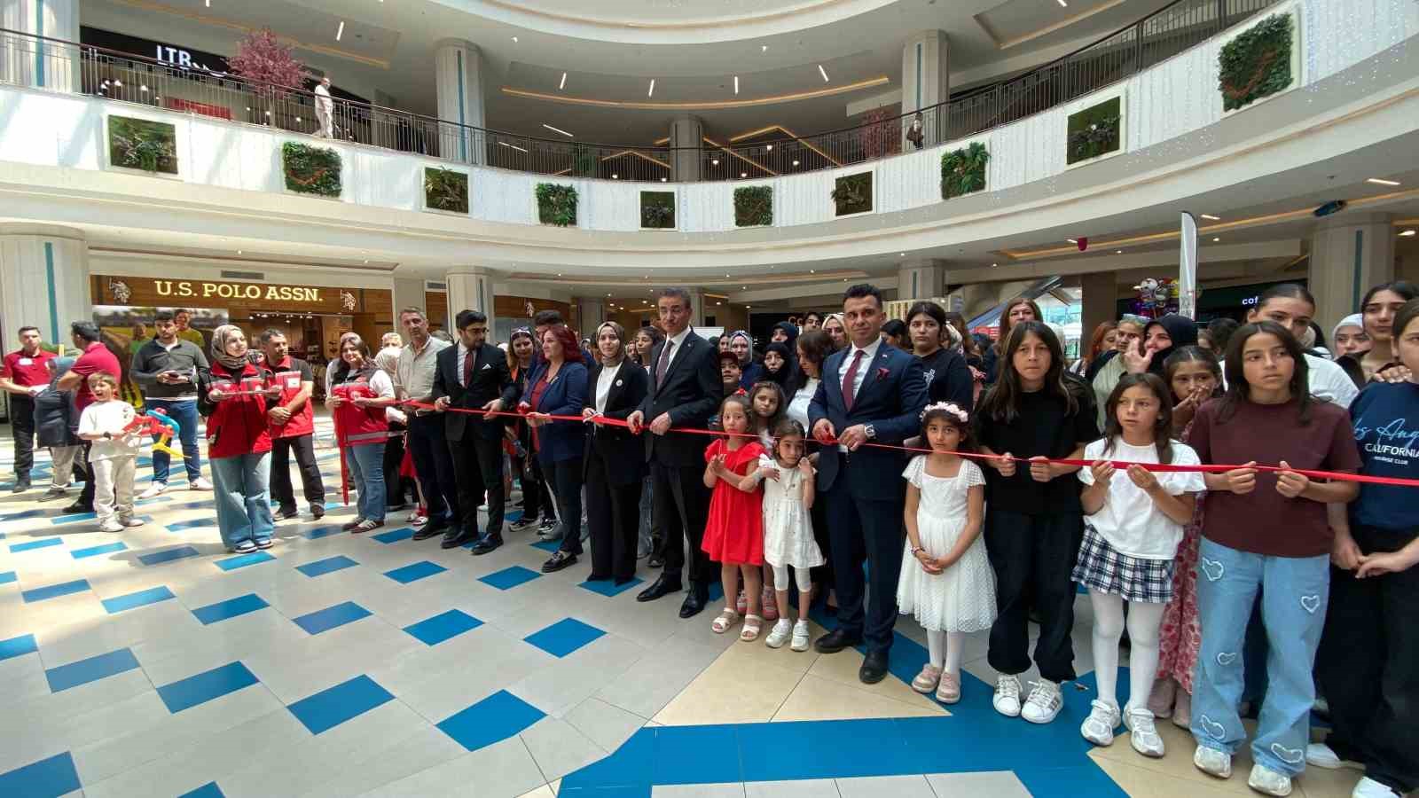 Erzurum’da koruyucu aile farkındalık sergisi yoğun ilgi gördü
