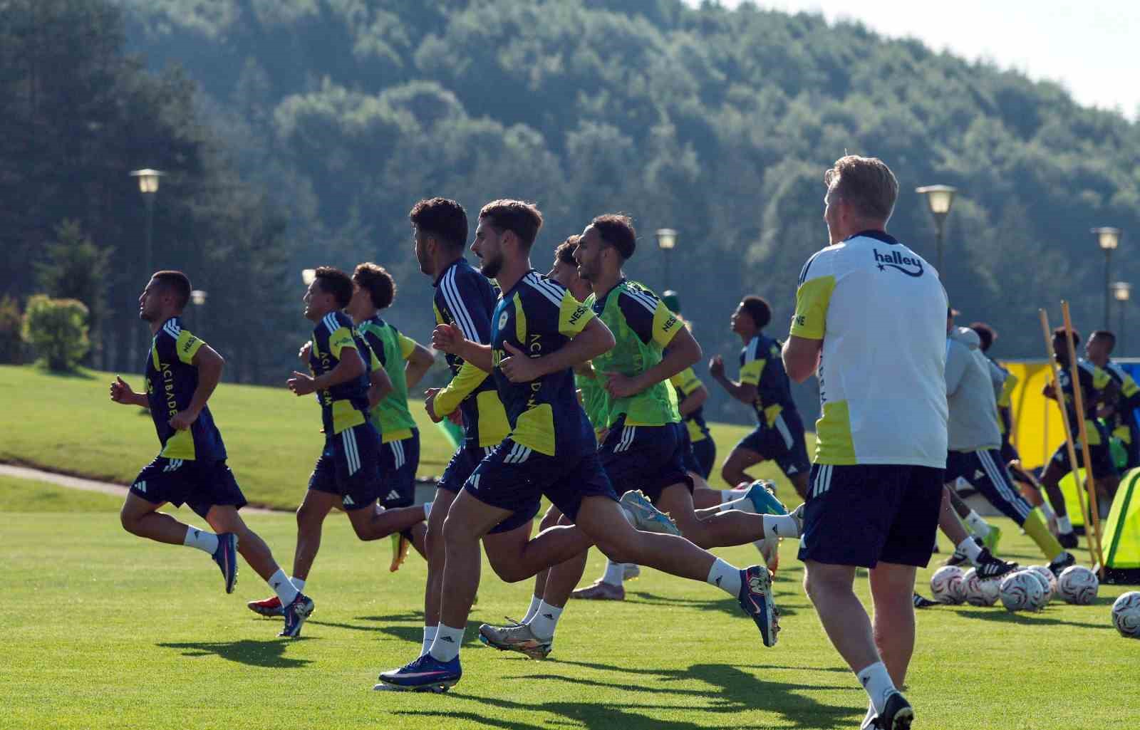 Fenerbahçe günü çift antrenmanla tamamladı

