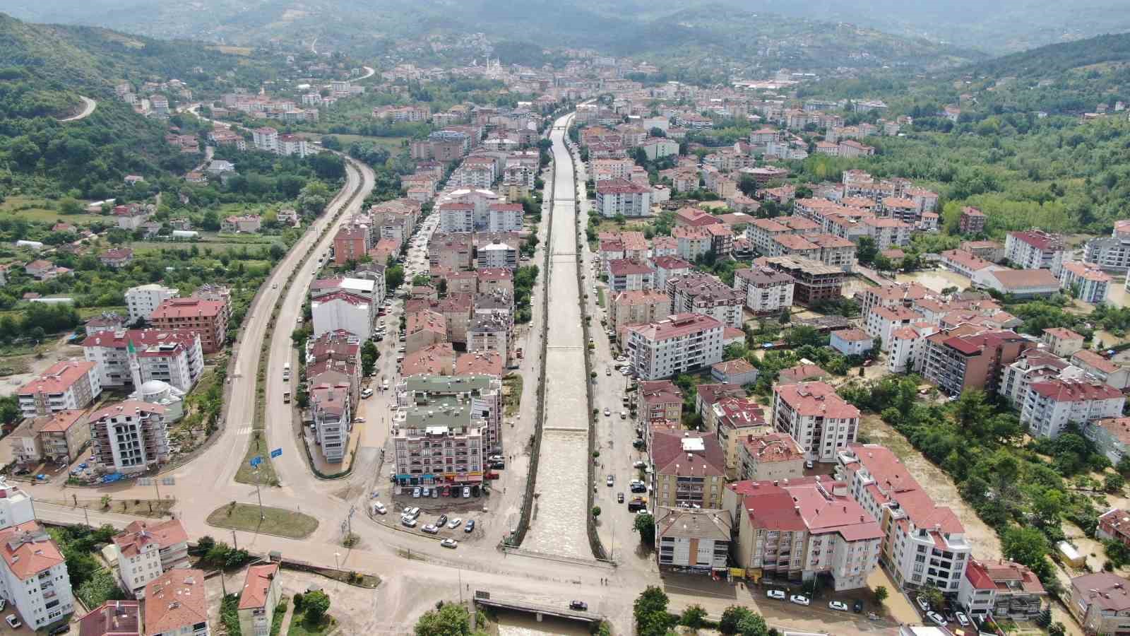 Kastamonu’da sağanak kabusa döndü: 12 kişi tahliye edildi, 6 köy yolu ulaşıma kapandı
