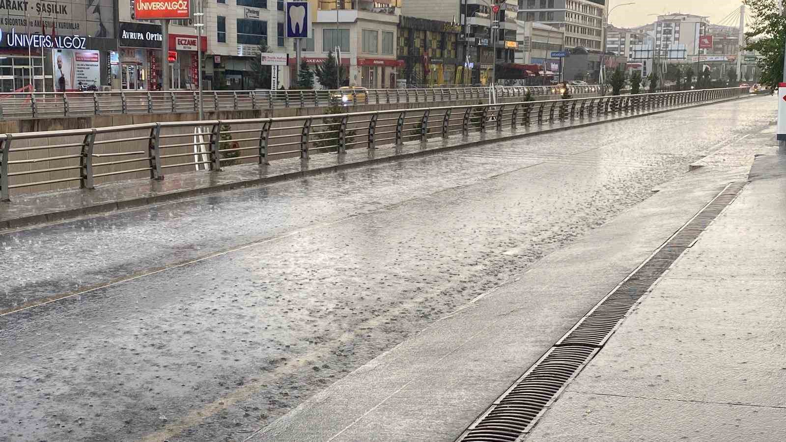 Elazığ’da sağanak etkili oldu

