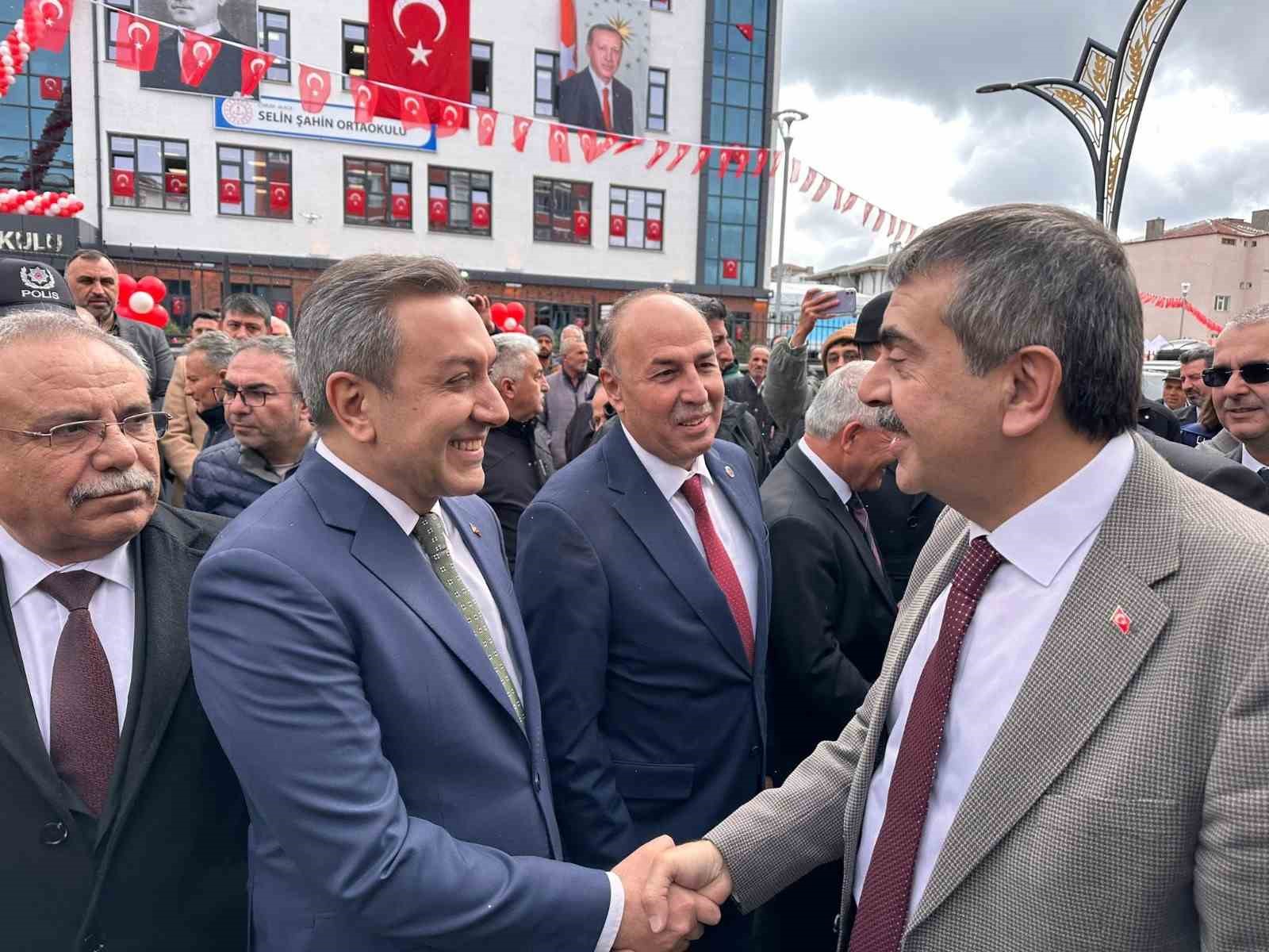 Dere: "Sungurlu’nun geleceğine yapılan yatırım, Türkiye’nin geleceğine yapılan yatırımdır"

