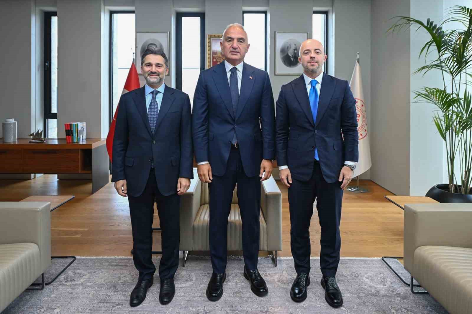 Bakan Ersoy ile THY Yönetim Kurulu Başkanı Şeker bir araya geldi
