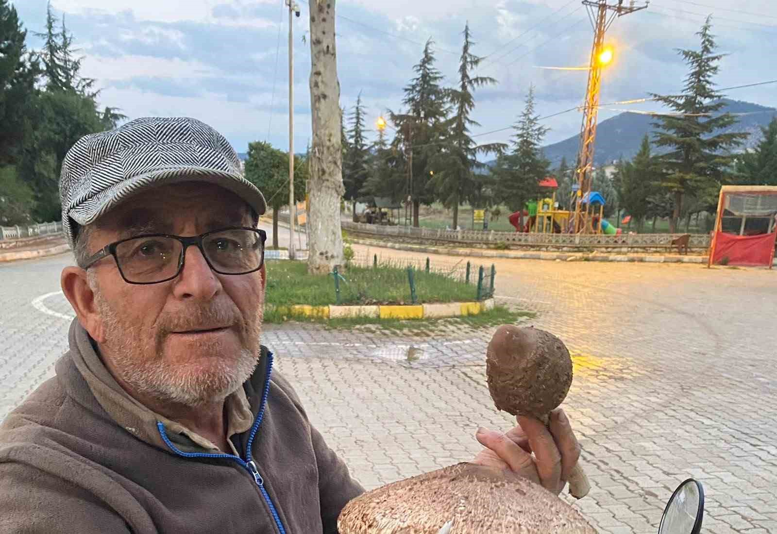 Bulduğu mantar boyutuyla şaşırttı

