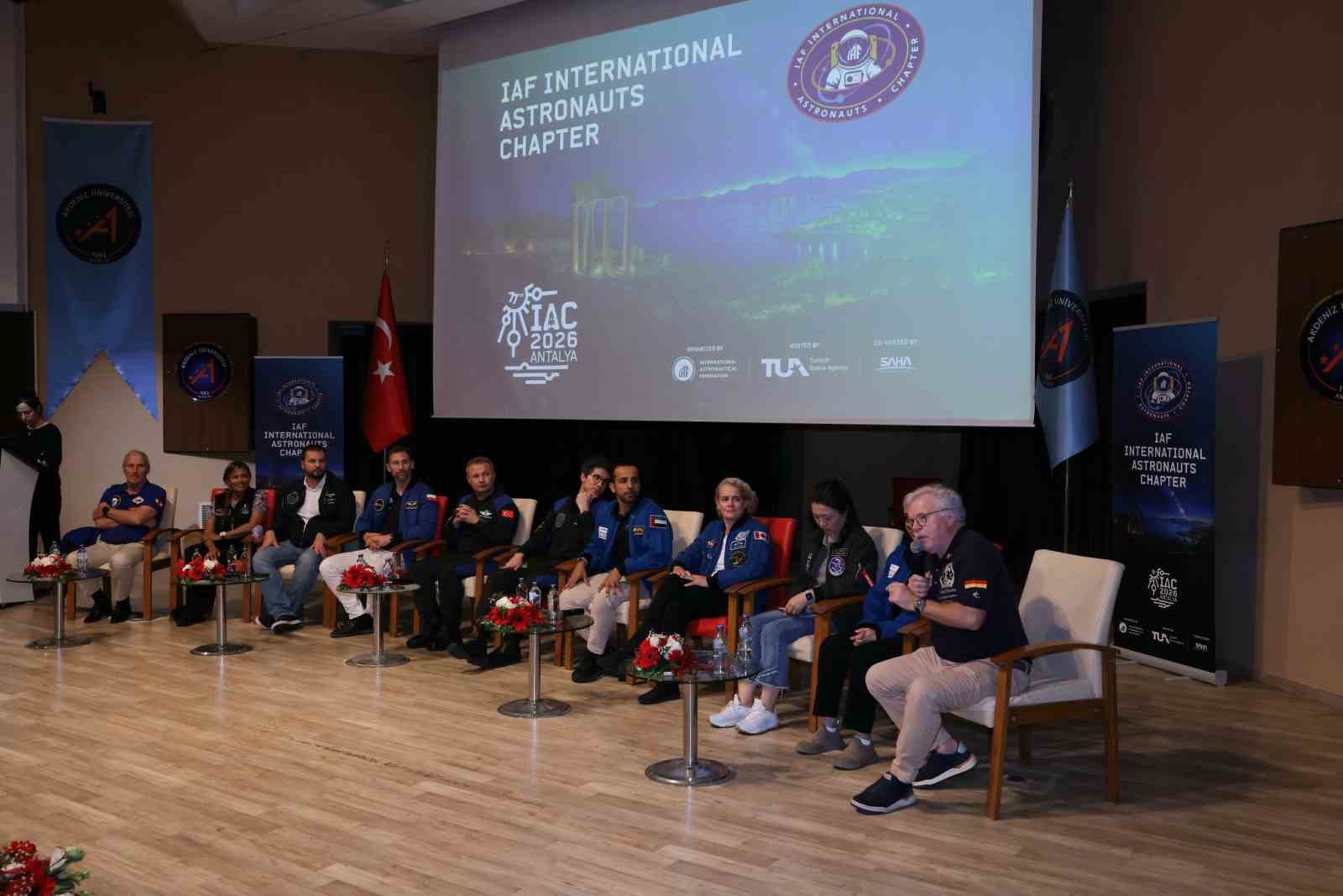 Dünyanın dört bir yanından astronotlar "IAC 2026" için Türkiye’de buluştu
