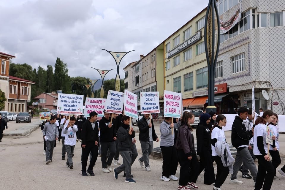 Bayburt’ta meme kanserine karşı farkındalık yürüyüşü düzenlendi
