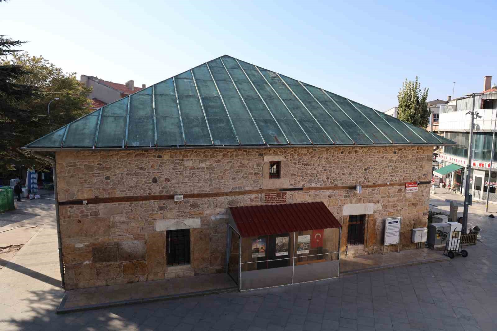Kırşehir’de Çarşı Camii, kırlangıç tavanıyla dikkat çekiyor
