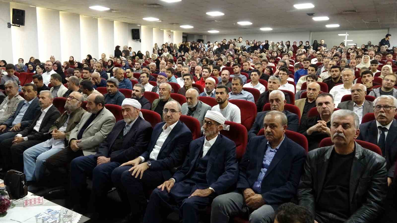 Van’da "İlme ve Ulemaya Vefa" programı düzenlendi
