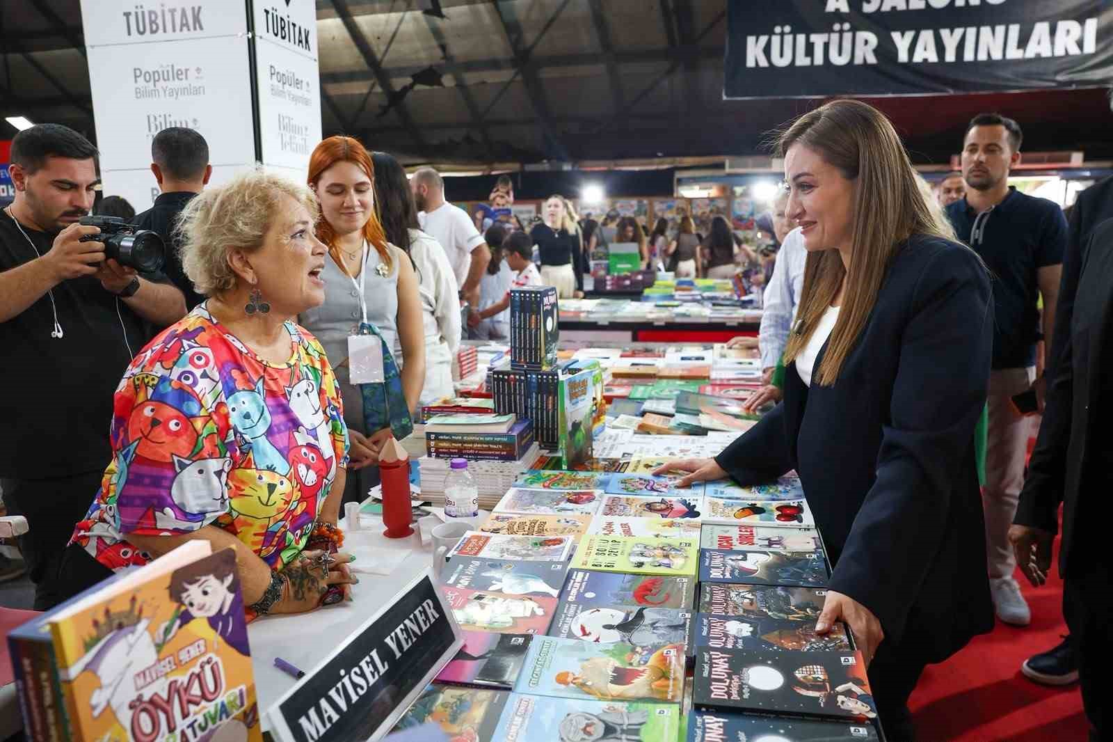 16. Antalya Kitap Fuarı’nda 67 yazar kitaplarını imzaladı
