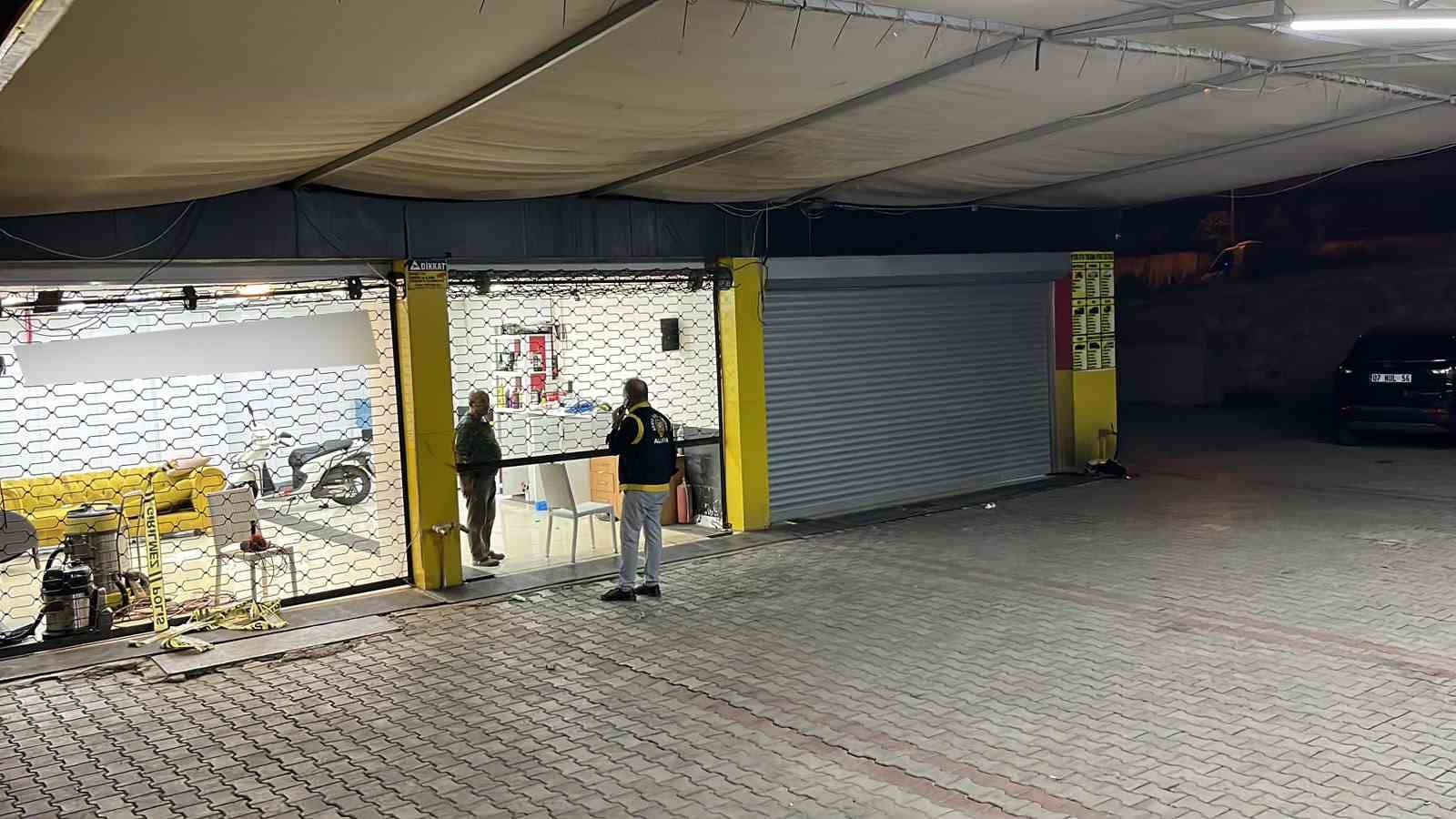 Antalya’da oto yıkamacıda silahlı kavga: 1 ölü, 2 yaralı
