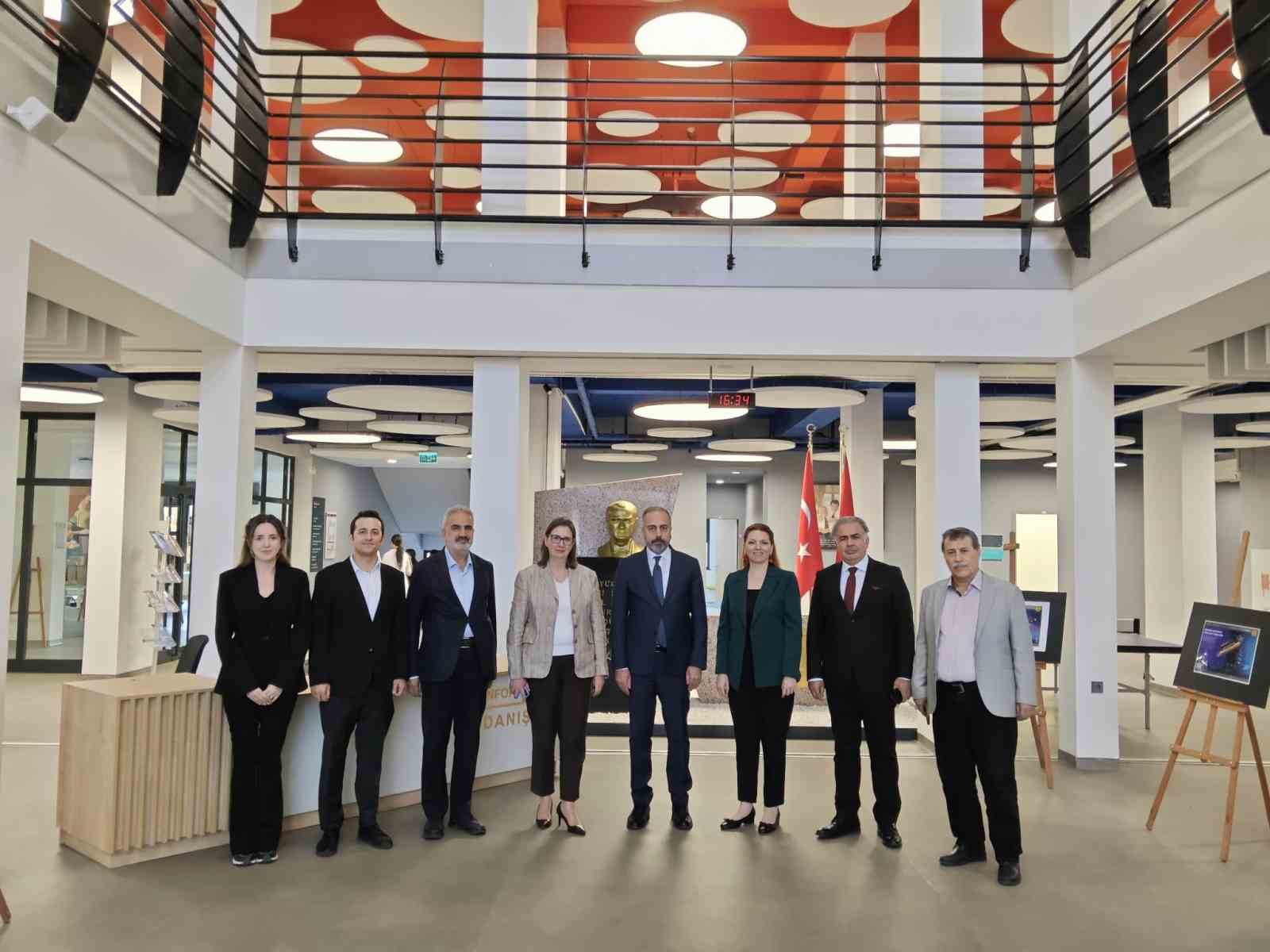 Rektör Şevli, Özel Eren Fen ve Teknoloji Lisesini ziyaret etti
