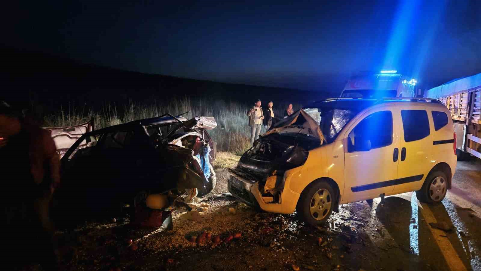 Çorum’da hafif ticari araç ile otomobil çarpıştı: 5 yaralı
