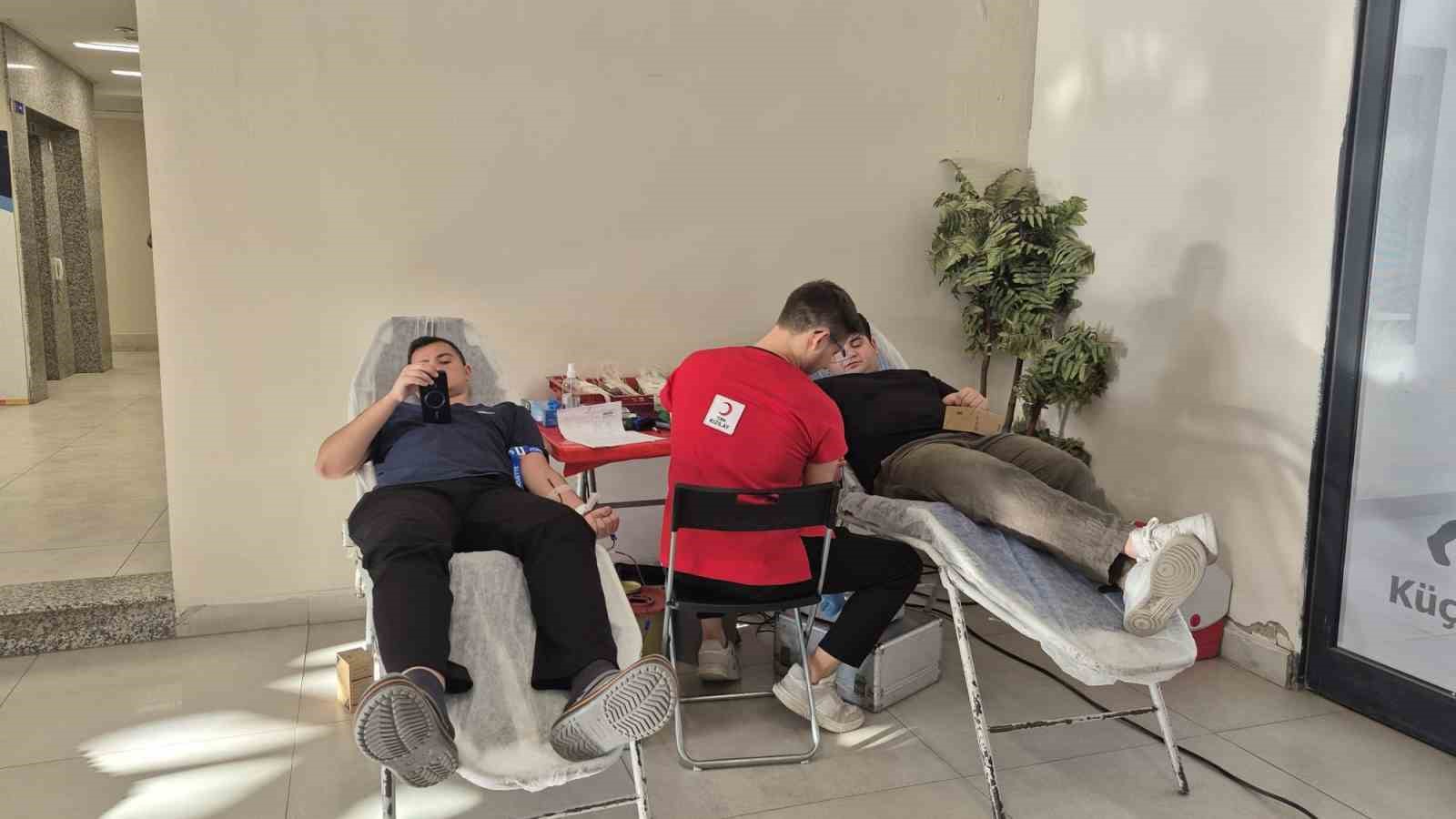 Manisa’daki KYK yurtlarından kan bağışına hayat veren destek
