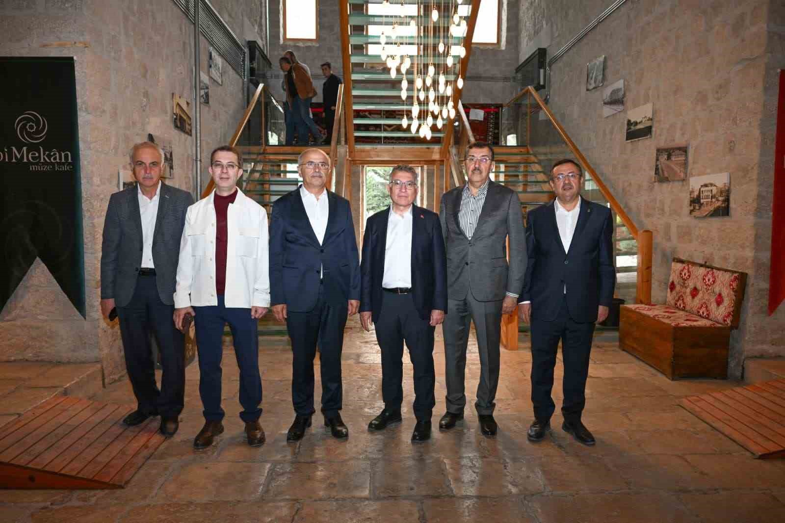 Abdullah Güler’den Bi Mekan Müze Kafe’ye övgü: "Çok güzel bir yer olmuş"
