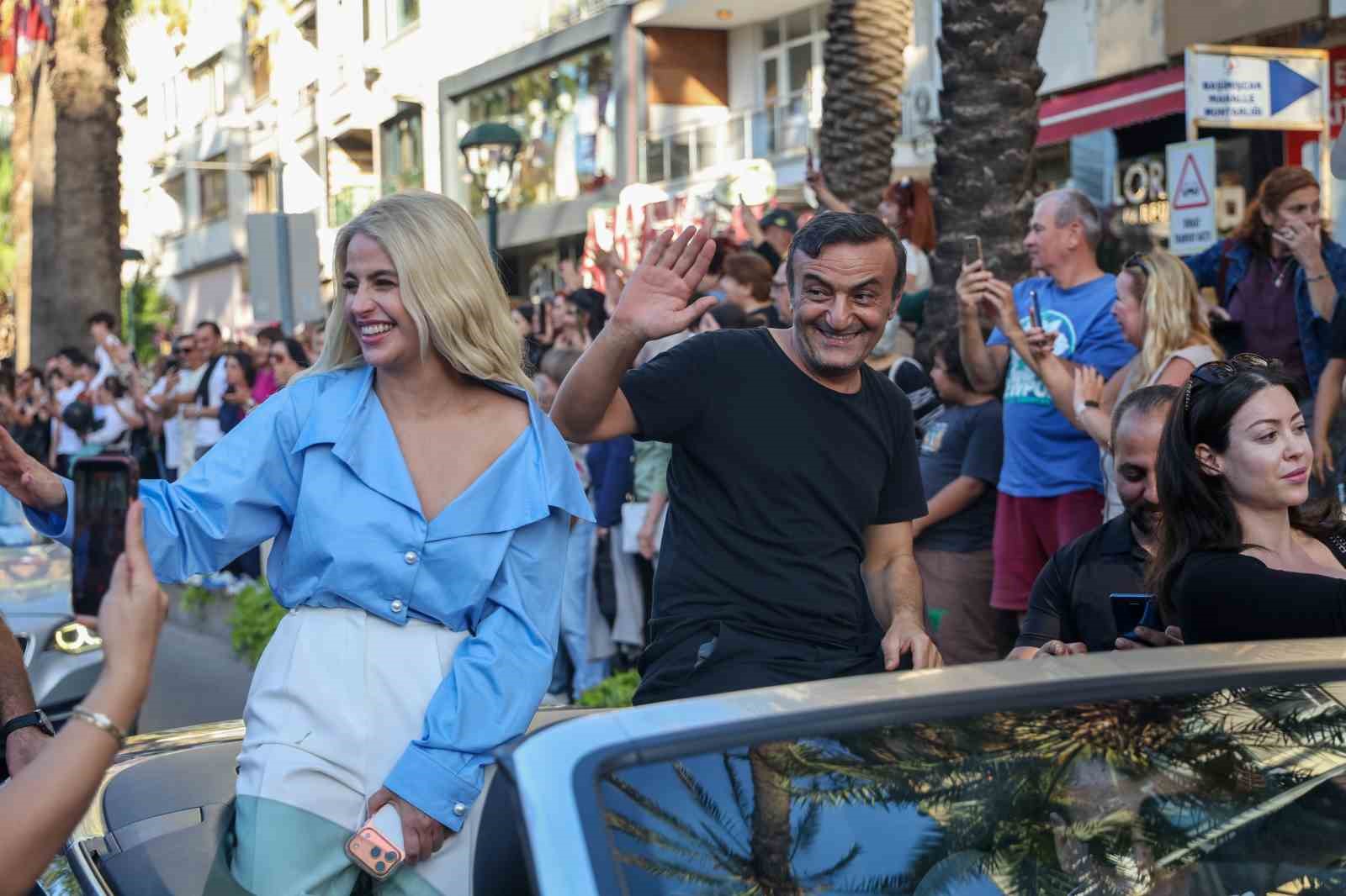 Antalya’da ünlü sanatçılara sevgi seli
