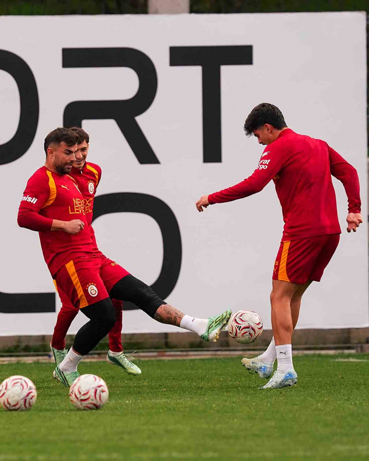 Galatasaray, Fenerbahçe maçı hazırlıklarını sürdürdü

