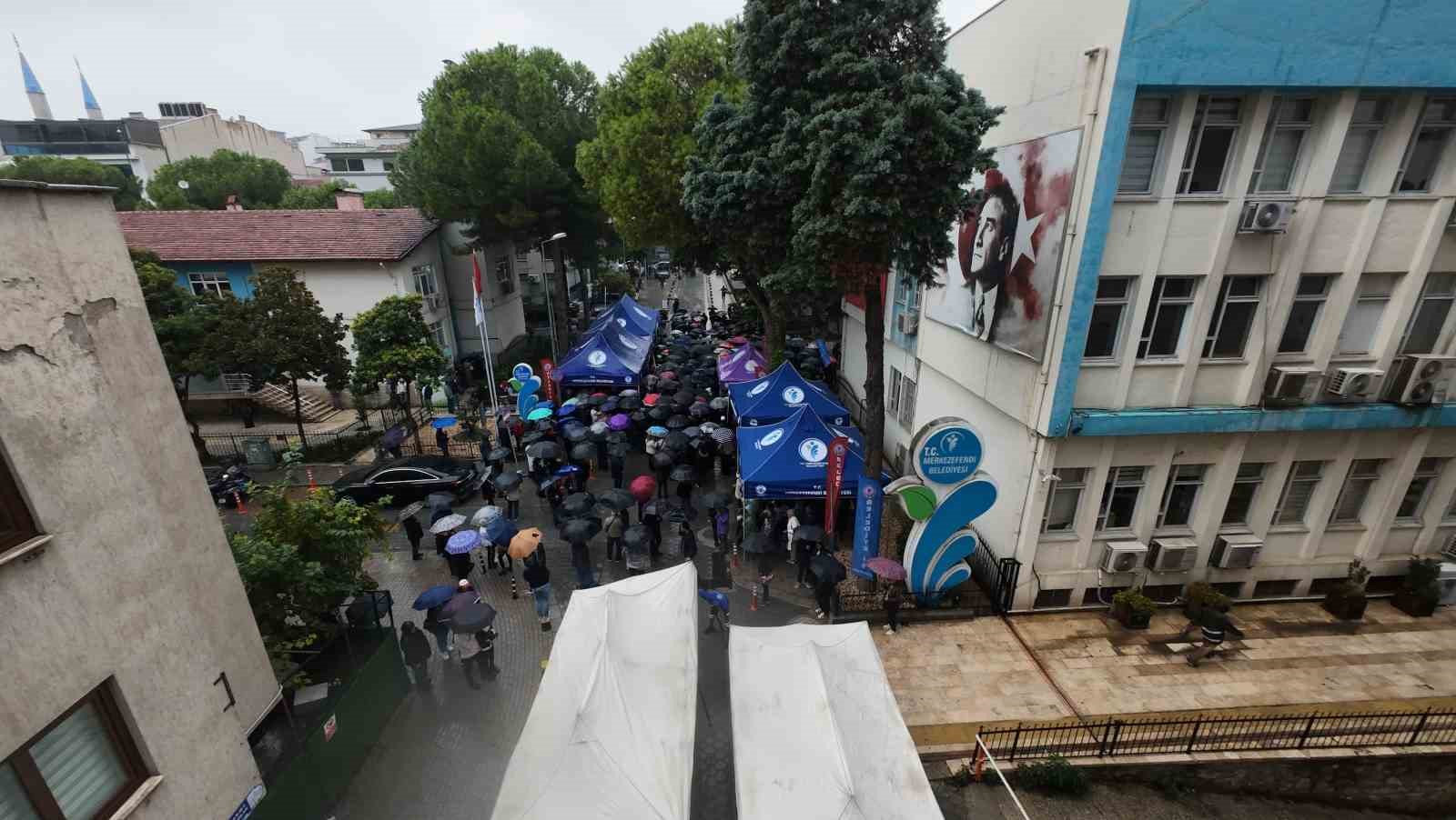 Başkan Doğan’ın destekçileri sağanak yağışa aldırmadı
