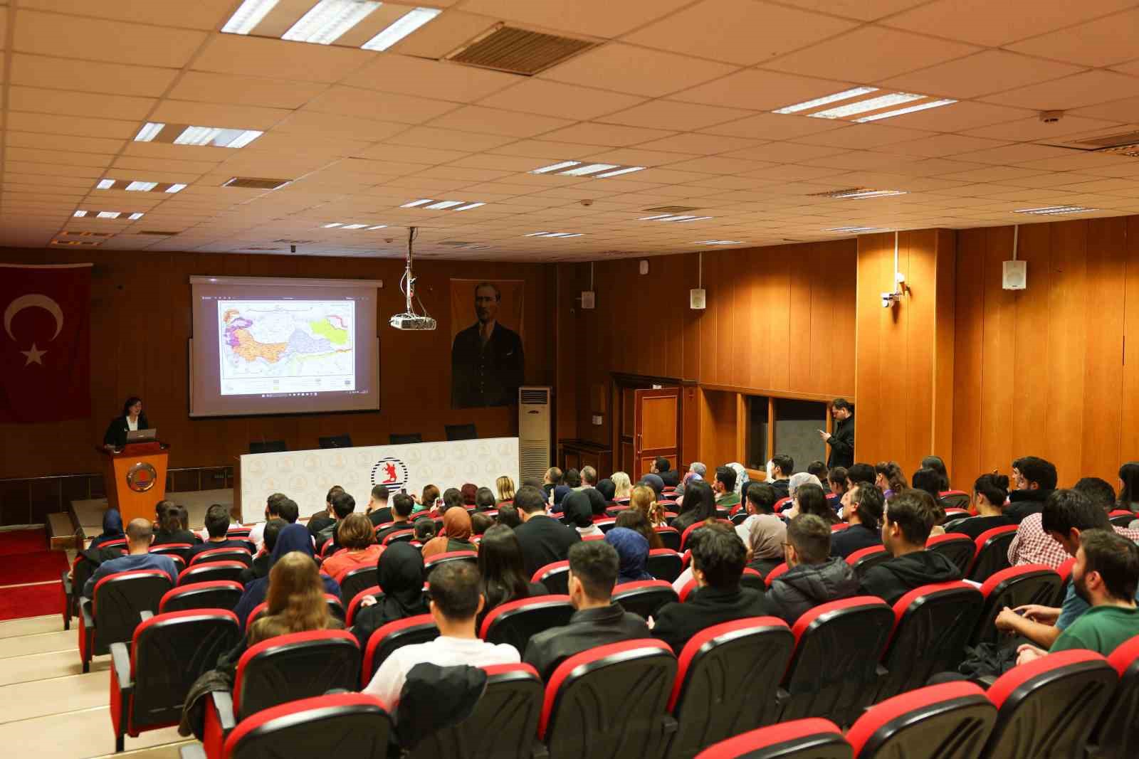 OMÜ’de "Tarihsel Süreçte Cumhuriyet ve Kazanımları" konferansı
